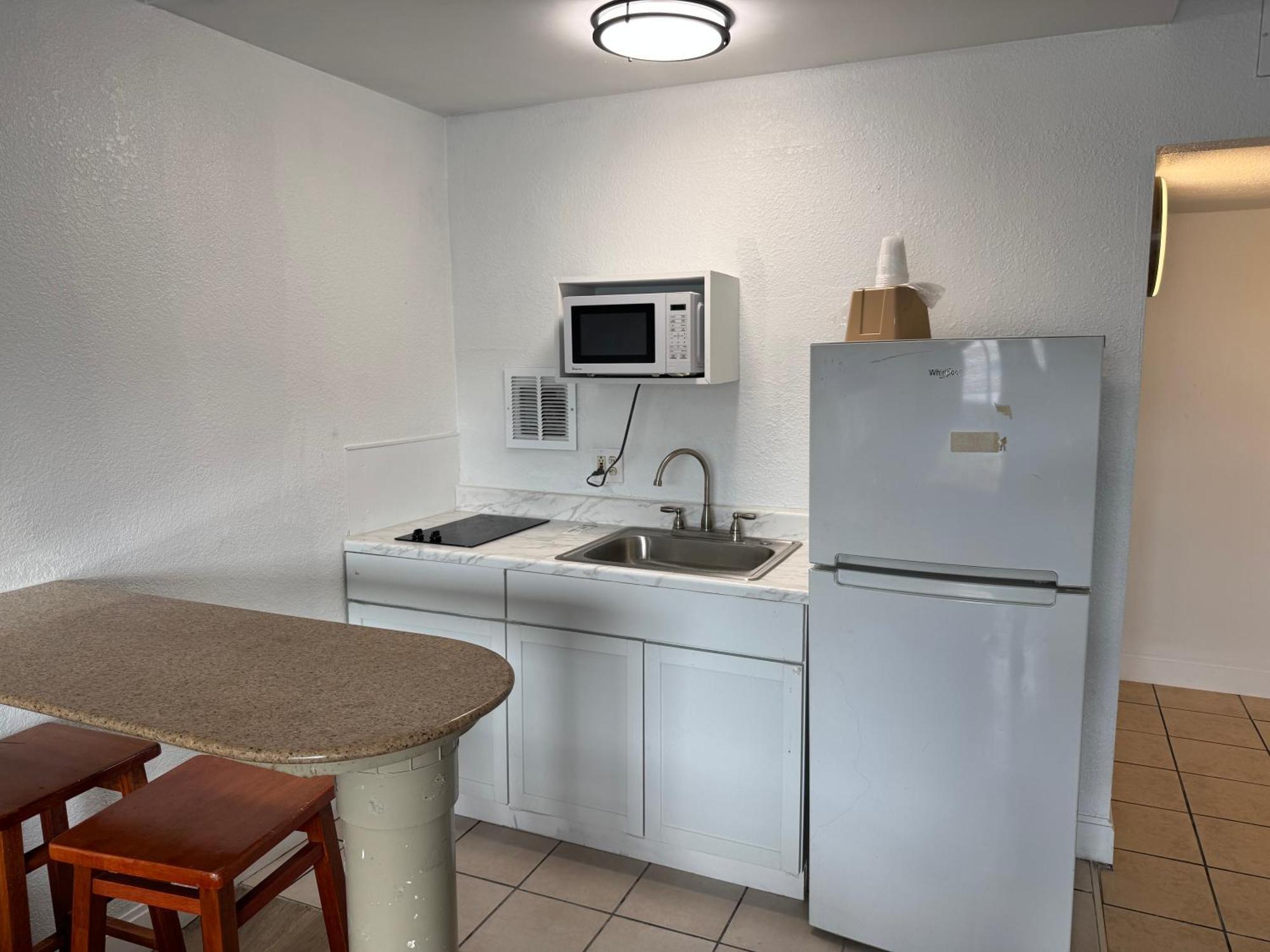 Belmont Inn & Suites Virginia Beach Bagian luar foto